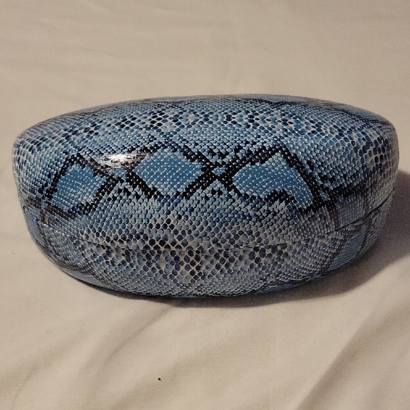 Blue Snake Pattern Reptile Hide - Picture 2 of 6